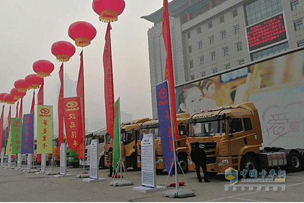 華菱星馬展車區(qū)共計(jì)展出10款主力車型