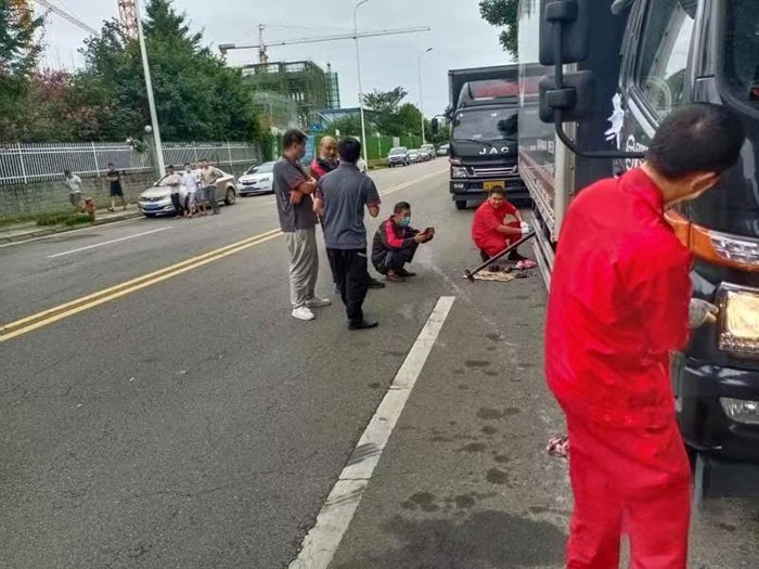 1號服務(wù) 保障物資運輸 江淮1卡攜手順豐速運共抗成都疫情