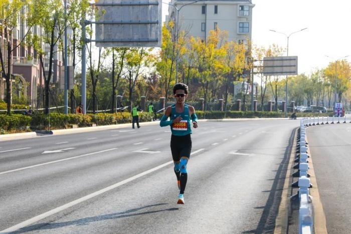 賽事官方唯一指定用車 飛碟汽車與跑友們共赴“日馬”之約！